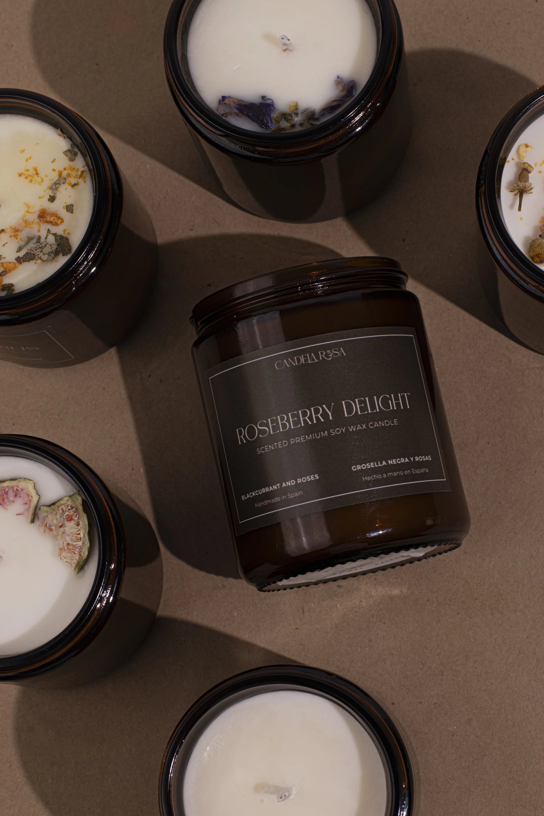 Roseberry delight: vela aromática premium grosella negra y rosas